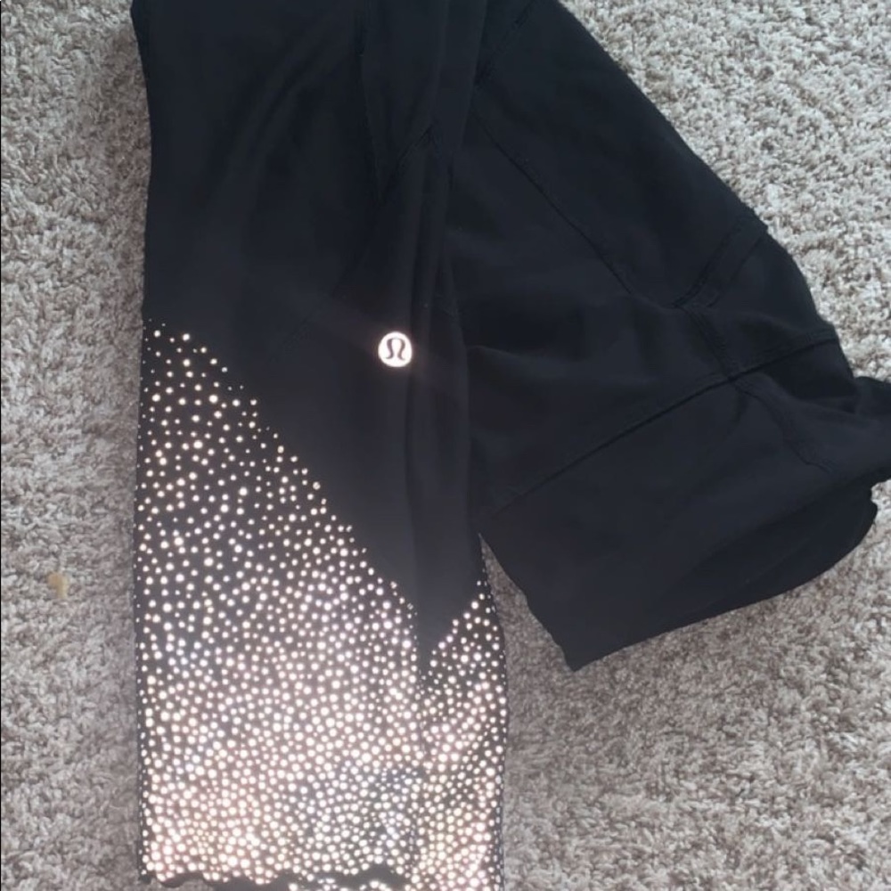 lululemon leggings with reflective detail!